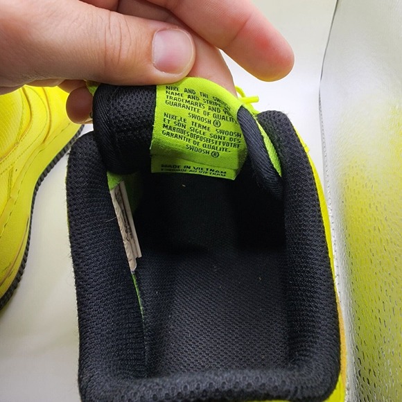 Nike 6.5 Youth Air Force 1 AF1 VOLT Neon Yellow LV8 Sneakers Shoes AO2288-700 - Picture 12 of 14